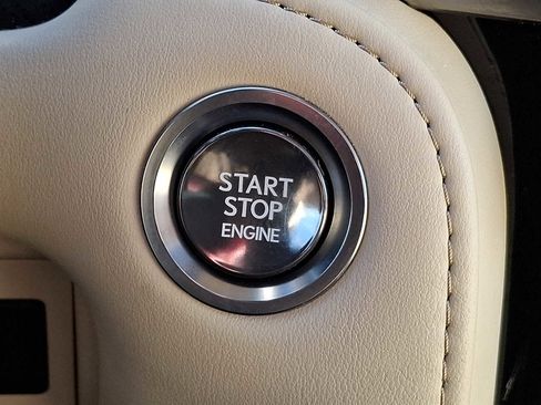 Used 2020 Lexus LX 570 4WD w/ Luxury Package image 21