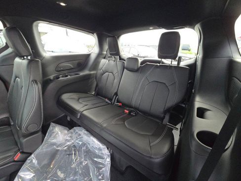 New 2026 Chrysler Pacifica Select image 19