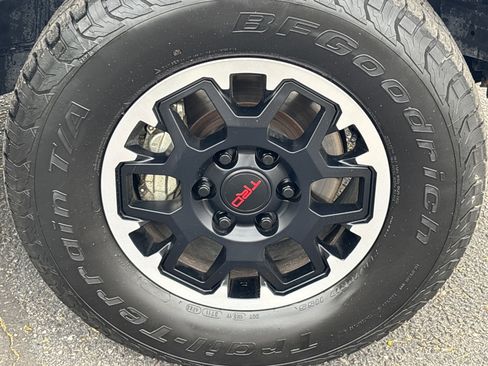 Used 2024 Toyota Tacoma TRD Off-Road image 7