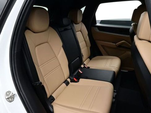 Certified 2025 Porsche Cayenne AWD/4WD image 15