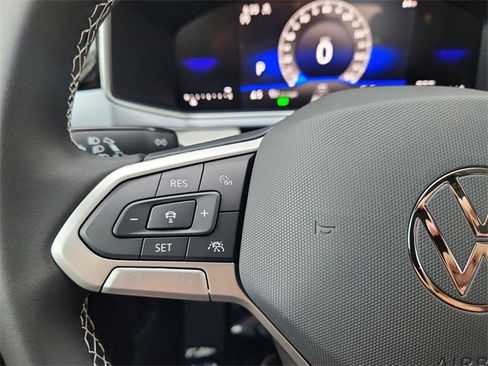 New 2025 Volkswagen Taos SE image 11