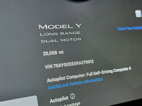 Used 2024 Tesla Model Y Long Range AWD/4WD image 19