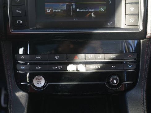 Used 2017 Jaguar F-PACE R-Sport image 43