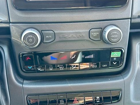 Used 2025 RAM ProMaster 2500 w/ Convenience Group image 15