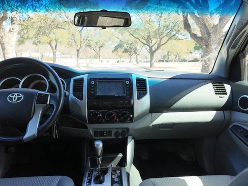 Used 2015 Toyota Tacoma PreRunner w/ SR5 Package image 22