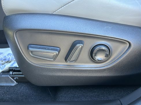 Certified 2022 Toyota Venza Limited w/ Advanced Technology Package image 14