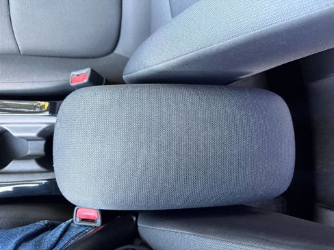 Used 2020 Toyota Corolla LE w/ Carpet Mat Package (TMS) FWD image 28