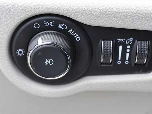 Used 2022 Chrysler Pacifica Touring-L AWD/4WD image 13