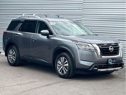 Used 2024 Nissan Pathfinder SL image 12