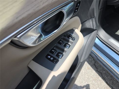 Used 2026 Volvo XC90 B5 Core w/ Protection Package Premier AWD/4WD image 19