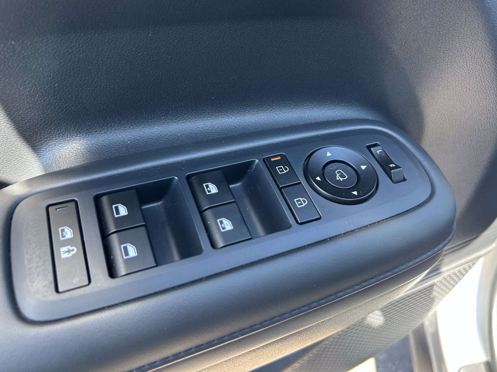 Used 2025 Hyundai Santa Fe Limited AWD/4WD image 31