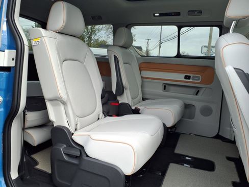 New 2025 Volkswagen ID. Buzz 1st Edition image 7