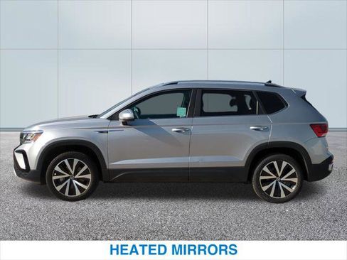 Used 2023 Volkswagen Taos SE w/ Panoramic Sunroof Package image 10