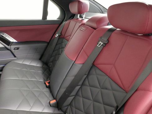 Used 2024 BMW 740i xDrive image 39