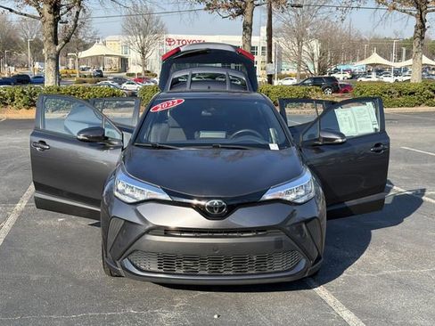 Used 2022 Toyota C-HR XLE image 9