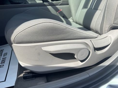 Used 2024 Hyundai Elantra SEL image 15