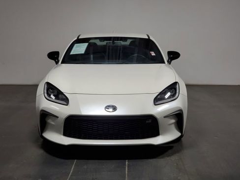 Used 2024 Toyota GR86 Premium image 3