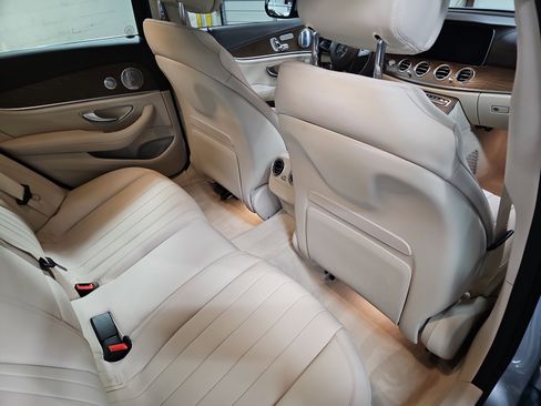 Used 2018 Mercedes-Benz E 400 4MATIC Sedan image 11