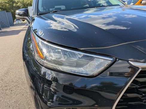 Used 2020 Toyota Highlander LE image 9