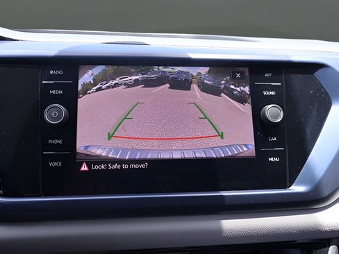 Certified 2023 Volkswagen Taos SE FWD image 24