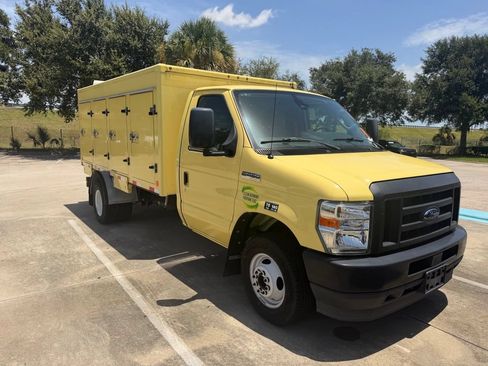 Used 2022 Ford E-450 and Econoline 450 Super Duty RWD image 1