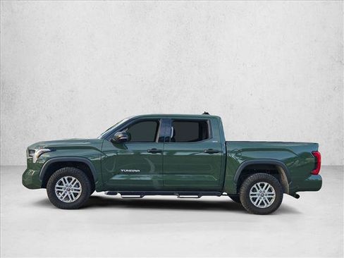 Used 2022 Toyota Tundra SR5 w/ SR5 Convenience Package AWD/4WD image 8