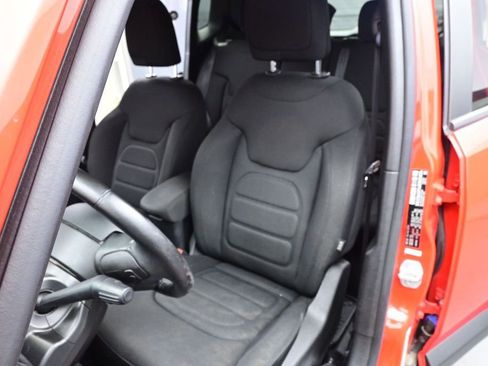 Used 2020 Jeep Renegade Latitude w/ Cold Weather Group AWD/4WD image 11