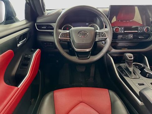 Used 2023 Toyota Highlander XSE image 22