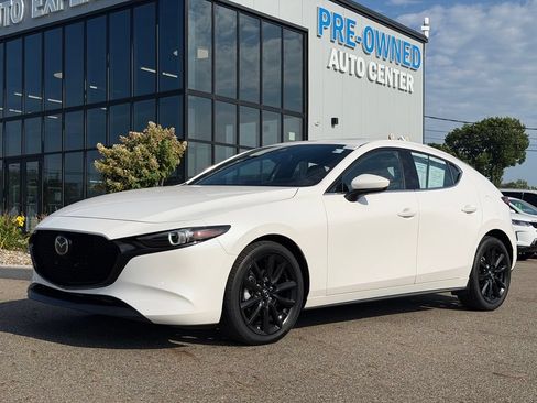 Used 2022 MAZDA MAZDA3 s FWD image 2