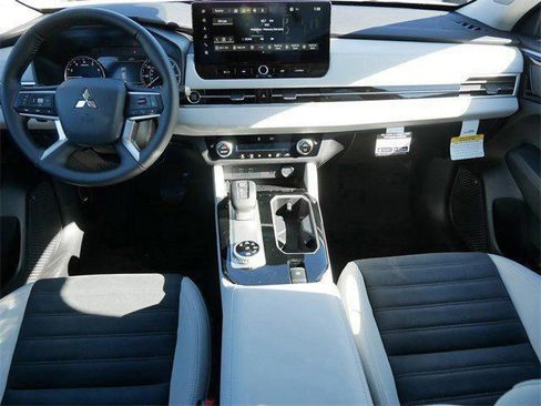 New 2026 Mitsubishi Outlander SE AWD/4WD image 7