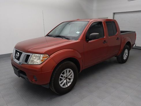 Used 2017 Nissan Frontier SV image 2