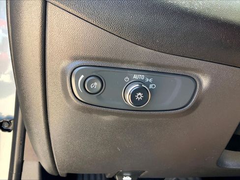 Used 2023 Chevrolet Equinox LT FWD image 33
