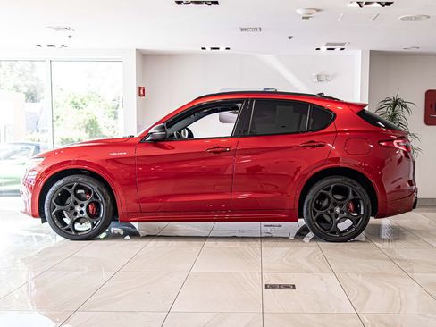 Used 2023 Alfa Romeo Stelvio Veloce AWD/4WD image 6