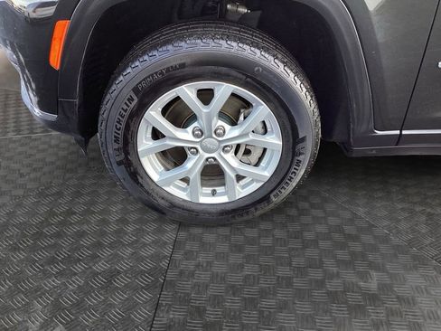 Used 2023 Jeep Grand Cherokee L Limited image 5