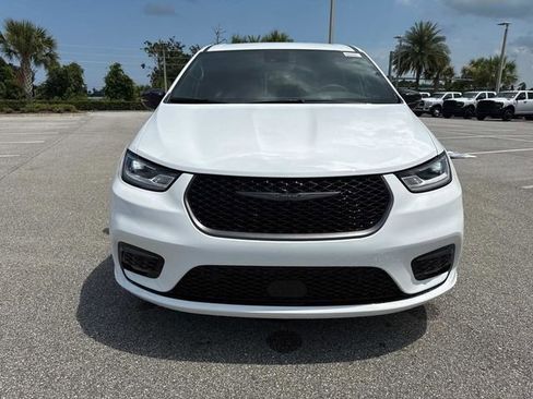 New 2026 Chrysler Pacifica Select image 8