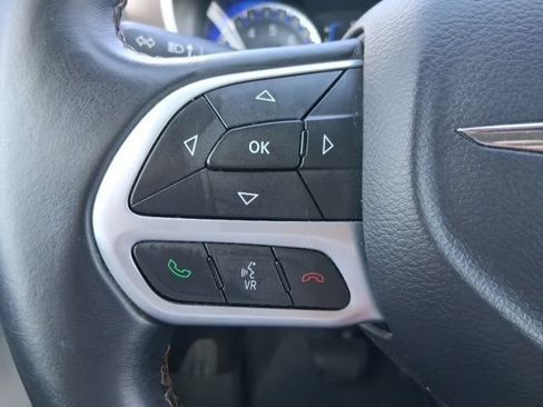 Used 2017 Chrysler Pacifica Touring-L w/ Tire & Wheel Group FWD image 20