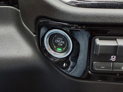 Used 2024 Chevrolet Silverado 2500 ZR2 w/ Technology Package image 16