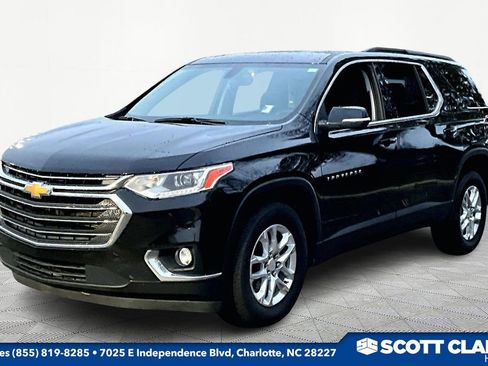Used 2021 Chevrolet Traverse LT image 3
