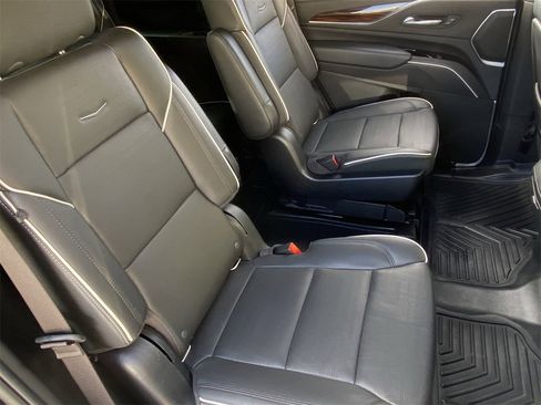 Used 2022 Cadillac Escalade Premium Luxury w/ Performance Package image 13