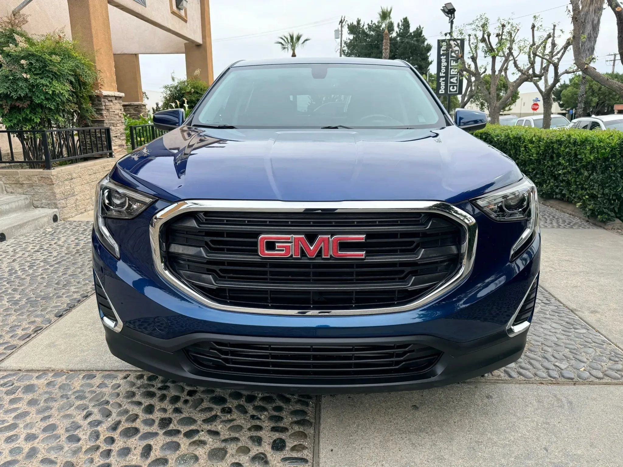 Used 2019 GMC Terrain SLE FWD image 2
