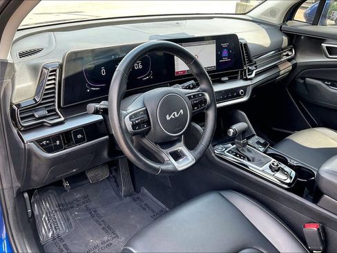 Used 2025 Kia Sportage EX FWD image 19