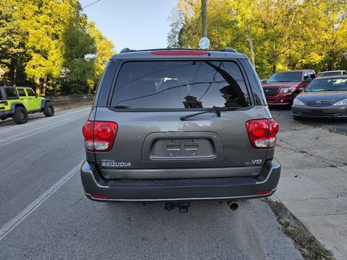 Used 2006 Toyota Sequoia SR5 image 5