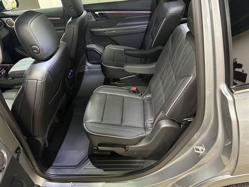Certified 2026 Buick Enclave Avenir w/ Super Cruise Package AWD/4WD image 8