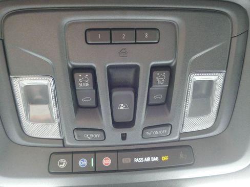 Used 2026 Chevrolet Silverado 1500 High Country w/ Technology Package AWD/4WD image 35