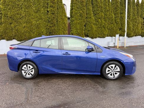 Used 2016 Toyota Prius Three image 12