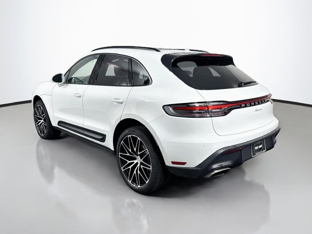 Certified 2026 Porsche Macan AWD/4WD image 3