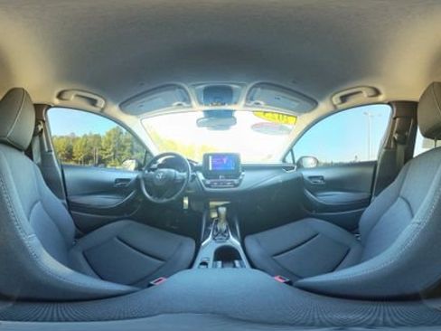 Used 2025 Toyota Corolla LE FWD image 32