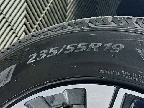 Used 2023 Volvo XC60 B5 Plus image 34