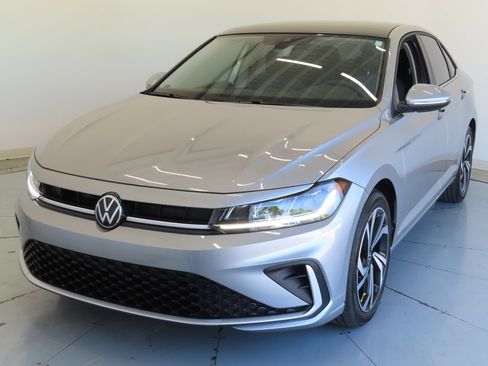 Used 2026 Volkswagen Jetta SEL FWD image 8