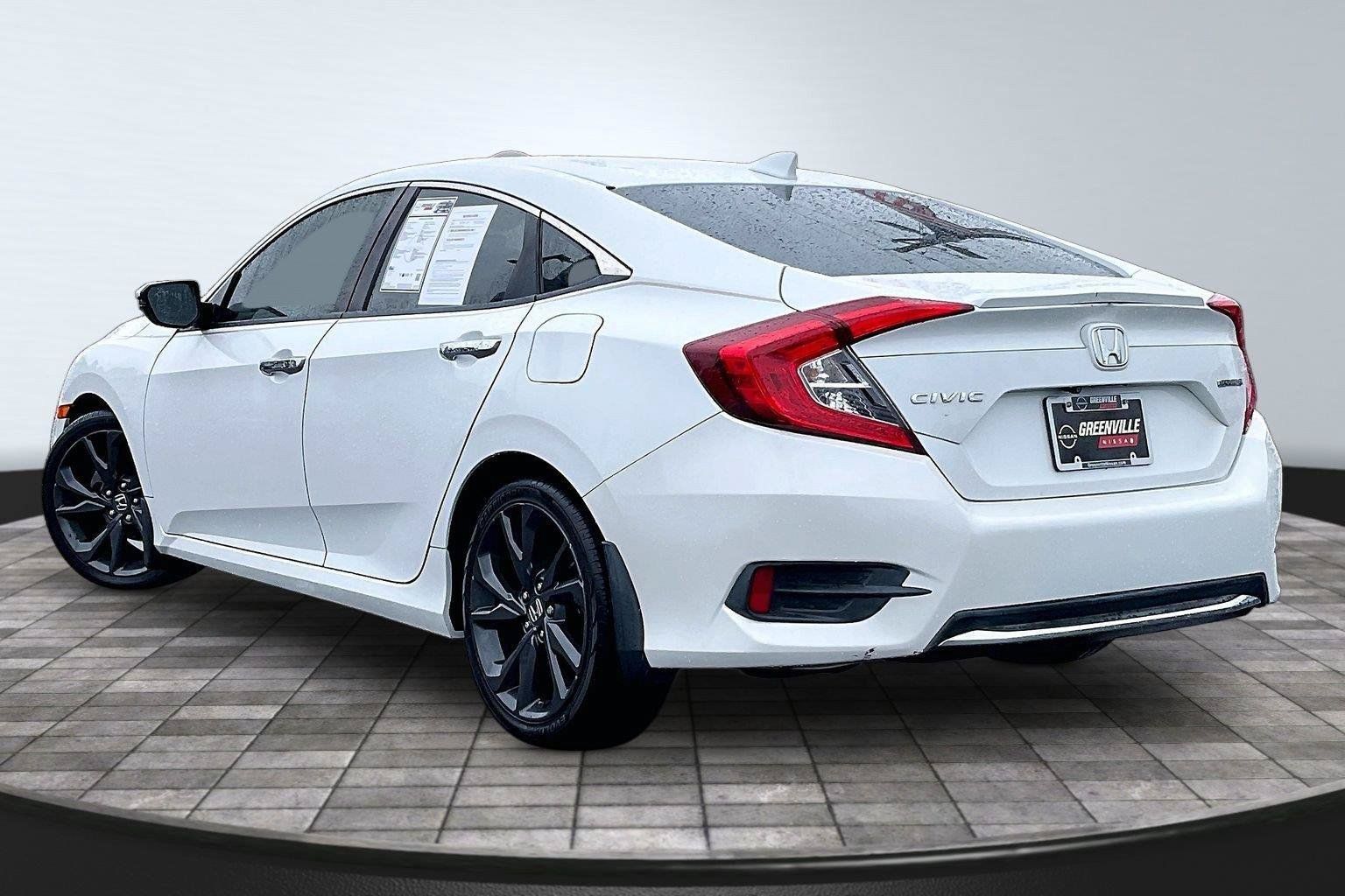 Used 2019 Honda Civic Touring image 3